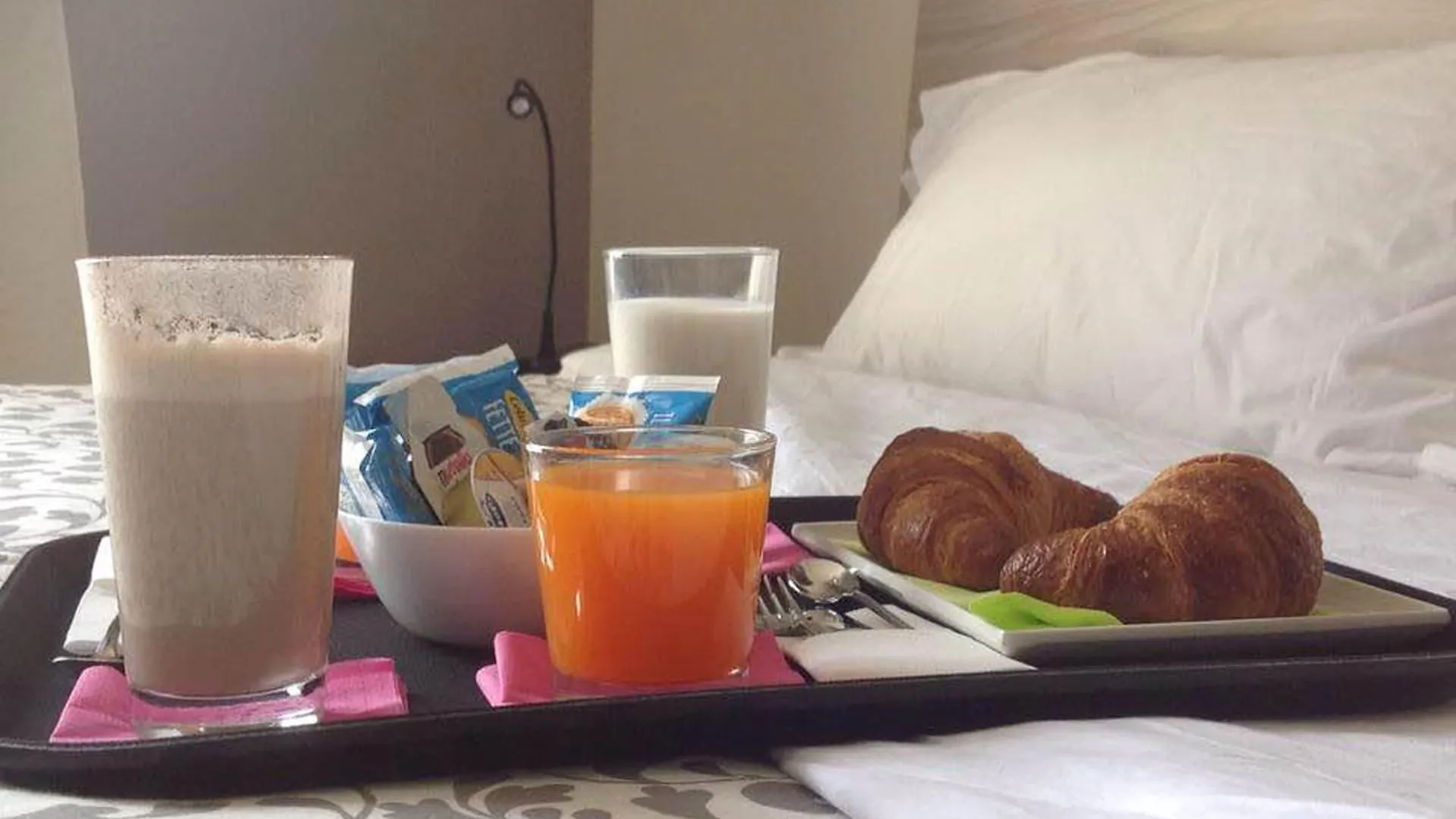 *** Bed & Breakfast Re Ferdinando Bed and Breakfast Napoli Italien